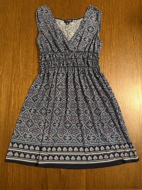 Max Edition Smocked Waist Patterned Mini Dress in Navy & White with Red Accents